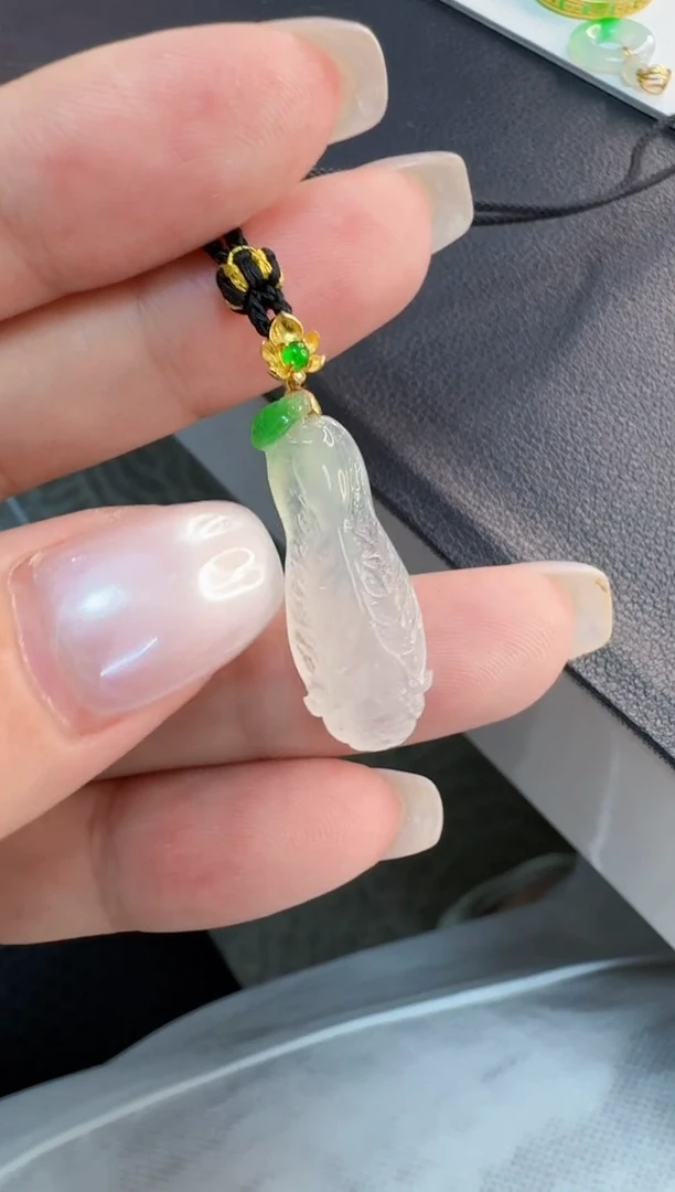 翡翠18K金镶嵌颈饰天然缅甸A货翡翠