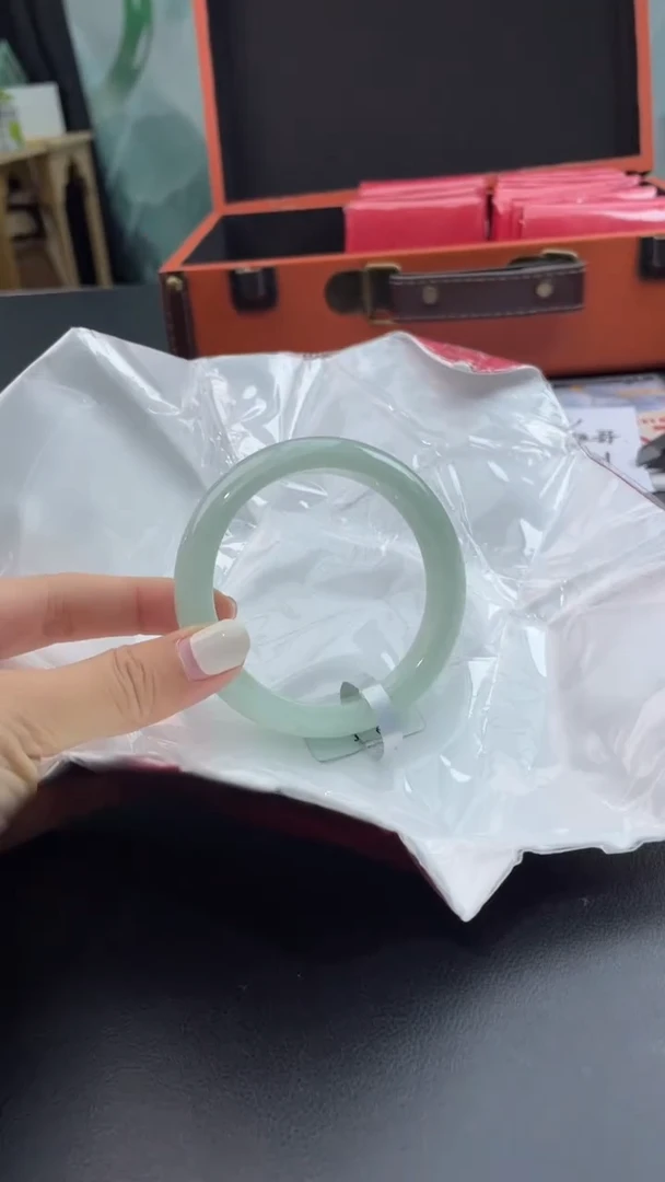 【闪购商品】翡翠手镯未镶嵌1翡翠手镯