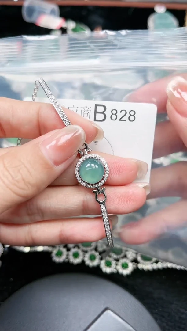 【闪购商品】翡翠颈饰未镶嵌赠皮绳828