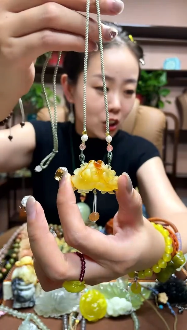 未镶嵌岫玉吊坠·