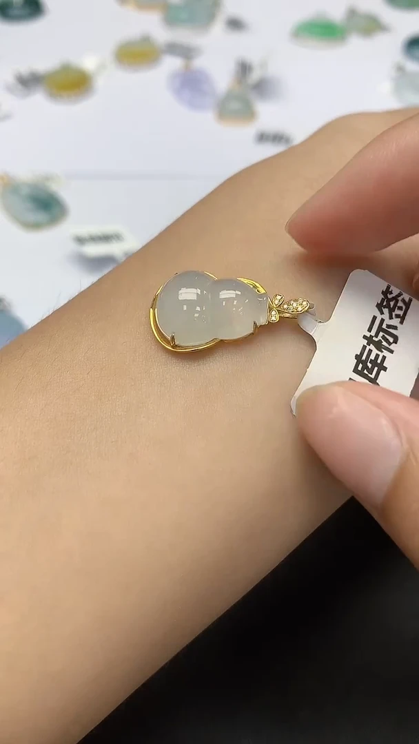 翡翠18K金镶嵌颈饰天然缅甸a货翡翠