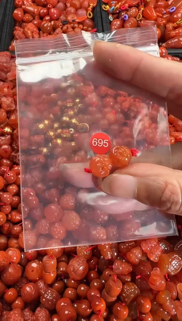 【闪购商品】南红玛瑙颈饰未镶嵌1