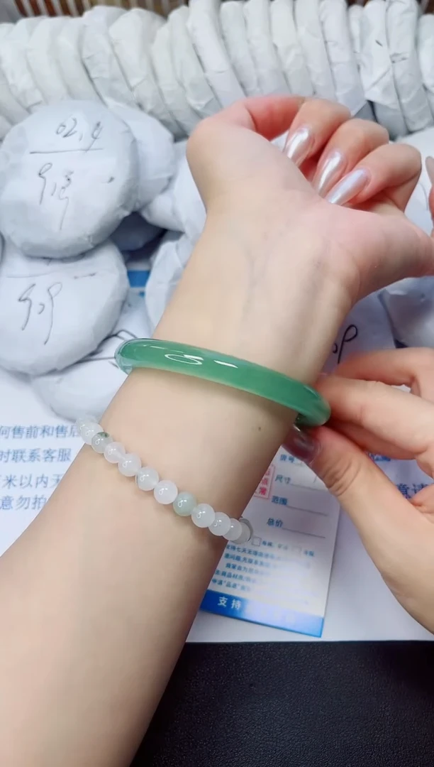 石英质玉手镯未镶嵌101/61