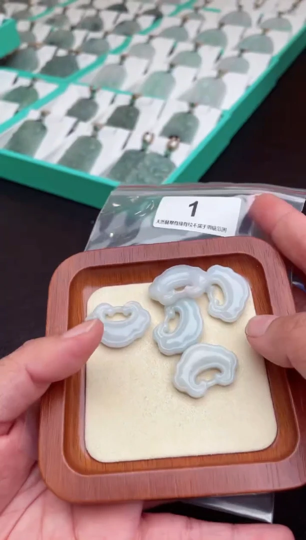 翡翠未镶嵌颈饰天然翡翠吊坠多样性发一平安锁1