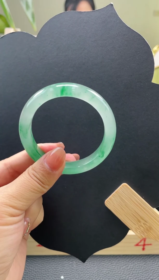 【闪购商品】石英质玉手镯未镶嵌口径52+