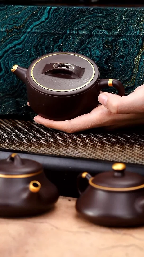 茶壶紫砂四号井茄皮紫泥描金嵌盖汉瓦160cc
