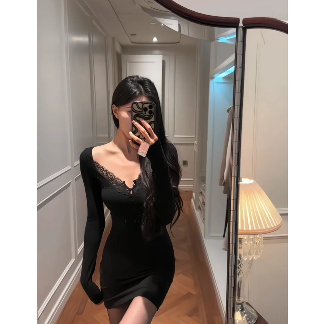 2025早秋新款纯欲性感蕾丝拼接瘦黑色连衣裙辣妹显瘦气质短裙