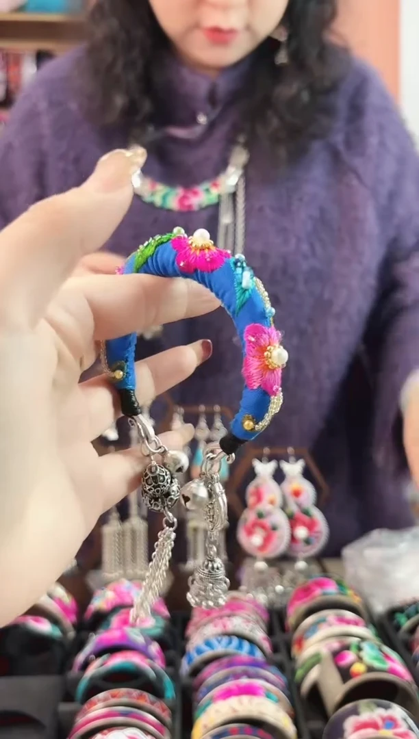 艺枝独绣手工饰品439