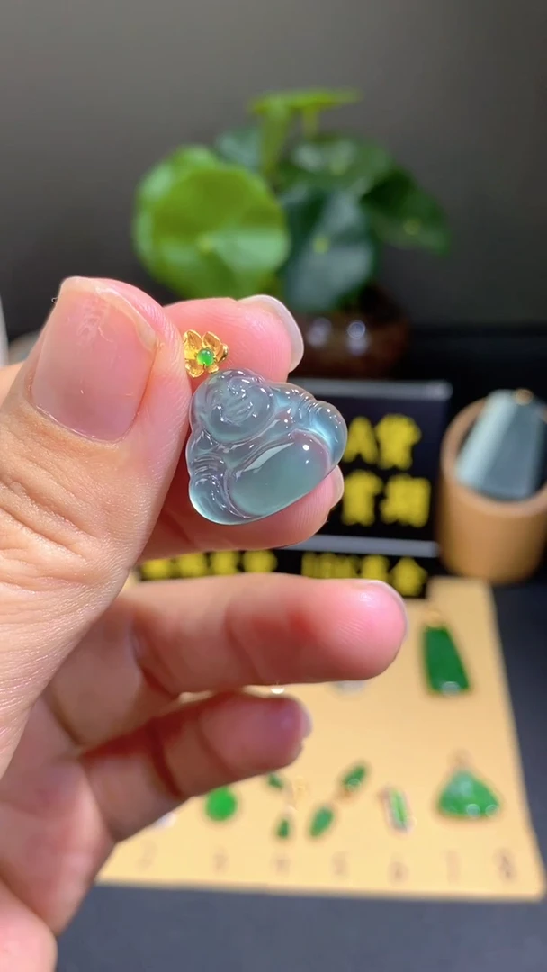 翡翠18K金镶嵌颈饰翡翠A货