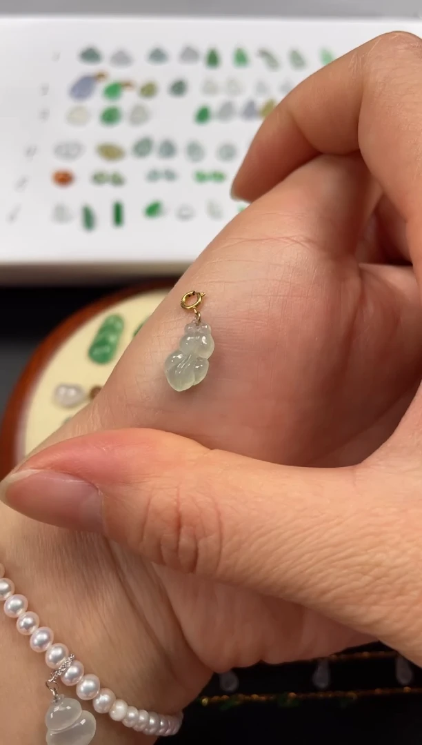 吊坠(不含链)18K金镶嵌翡翠一个JK331