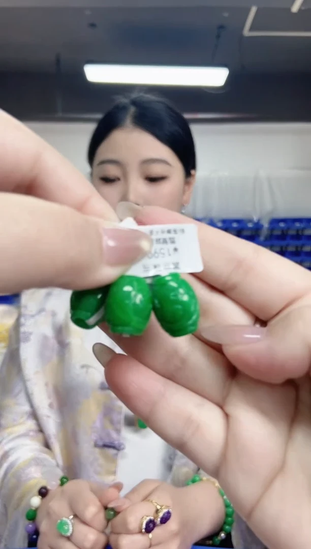 【闪购商品】翡翠吊坠(不含链)未镶嵌多样性发其一颜色微差
