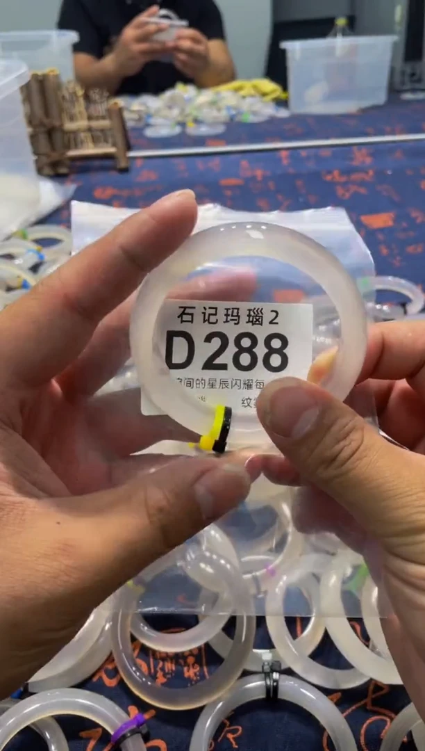 玛瑙/玉髓手镯未镶嵌D288