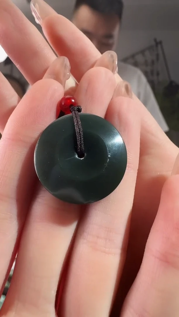 和田玉未镶嵌颈饰扣