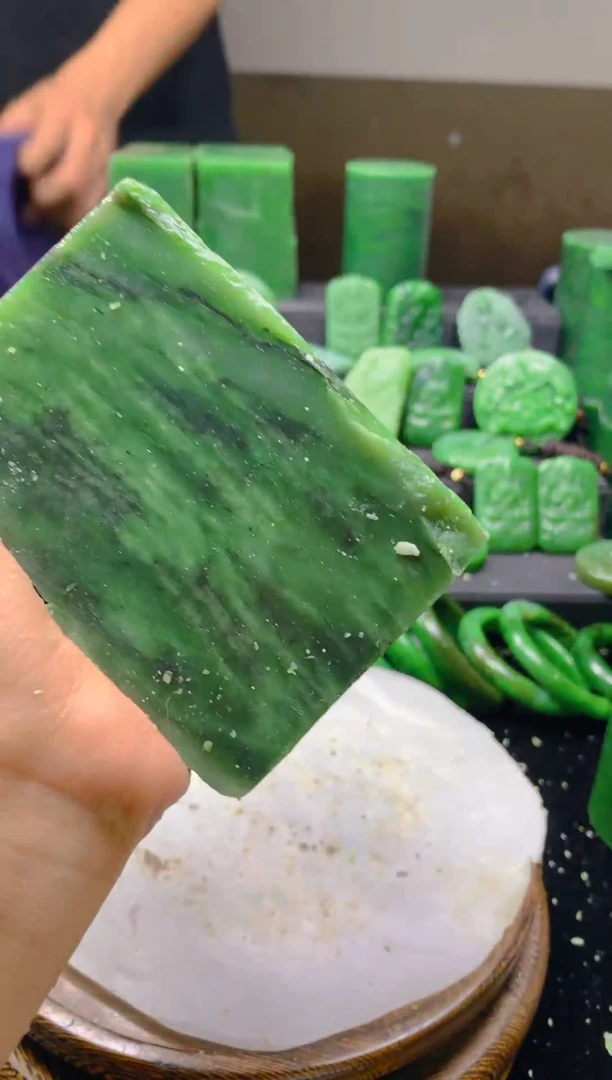 未镶嵌和田玉（碧玉）珠宝半成品1