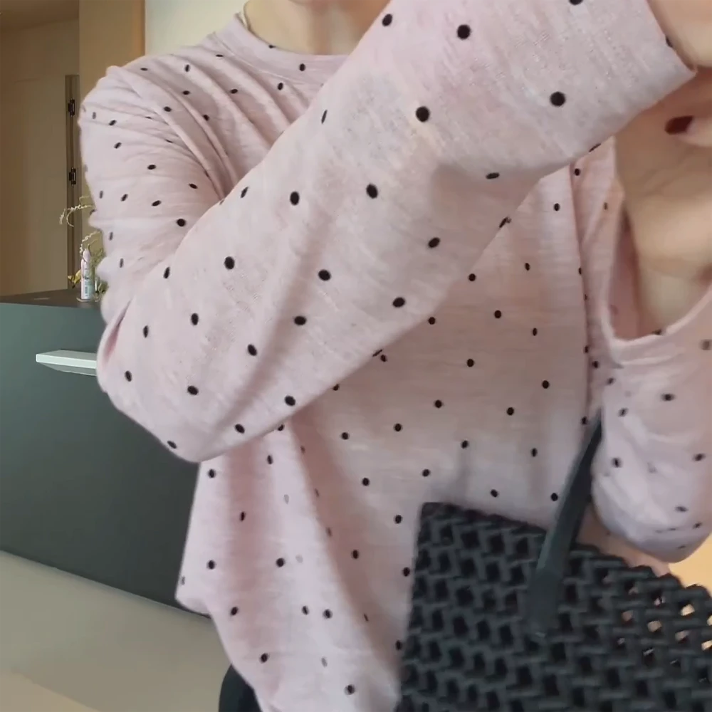 胸口字母贴标小波点拼色宽松面膜长袖T恤女2025春夏