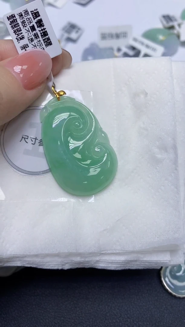 颈饰18K金镶嵌翡翠天然缅甸翡翠A货多样性发一件
