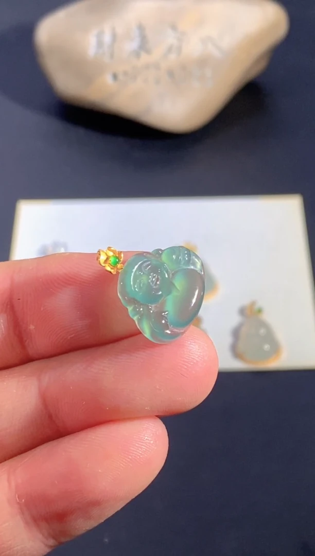 颈饰18K金镶嵌翡翠