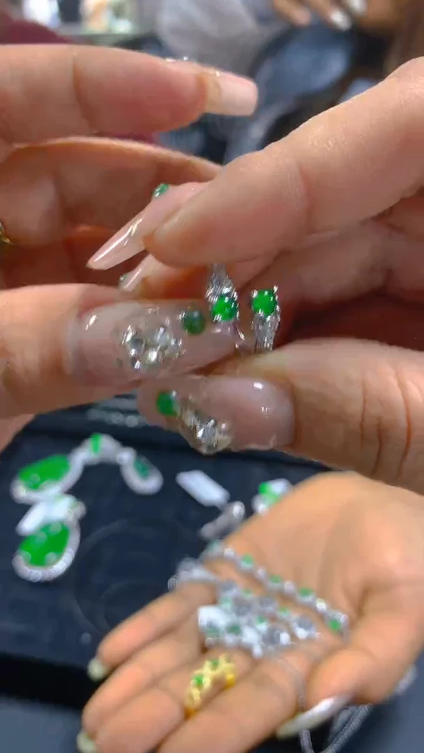 【闪购商品】翡翠吊坠(赠链)未镶嵌0766059589多样性发一