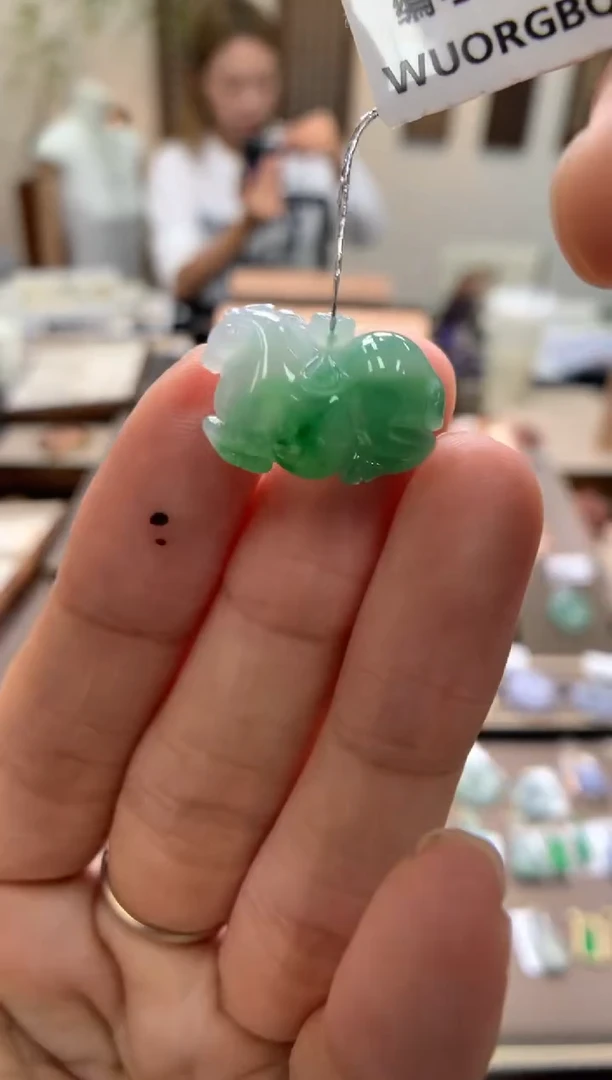 颈饰未镶嵌翡翠马