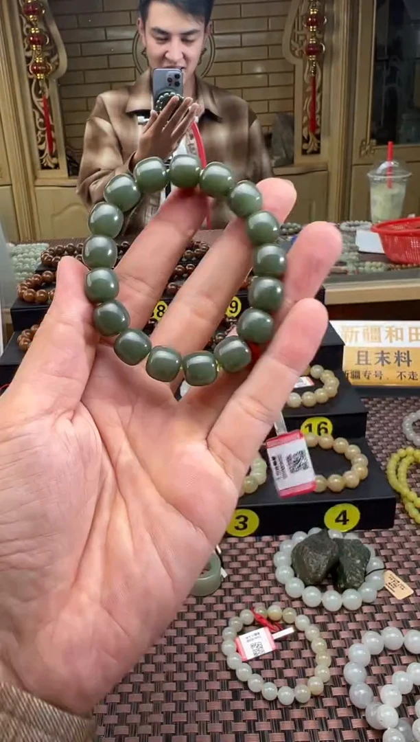 未镶嵌手串和田玉沙枣青老型珠手串卡11*12