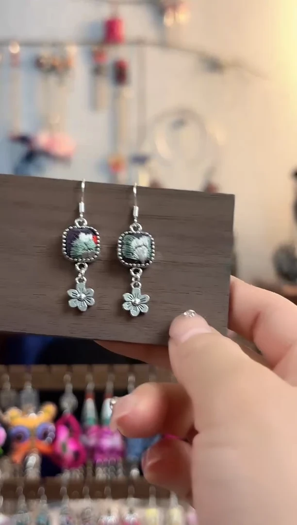 织绣彩云南阁非遗老绣饰品577