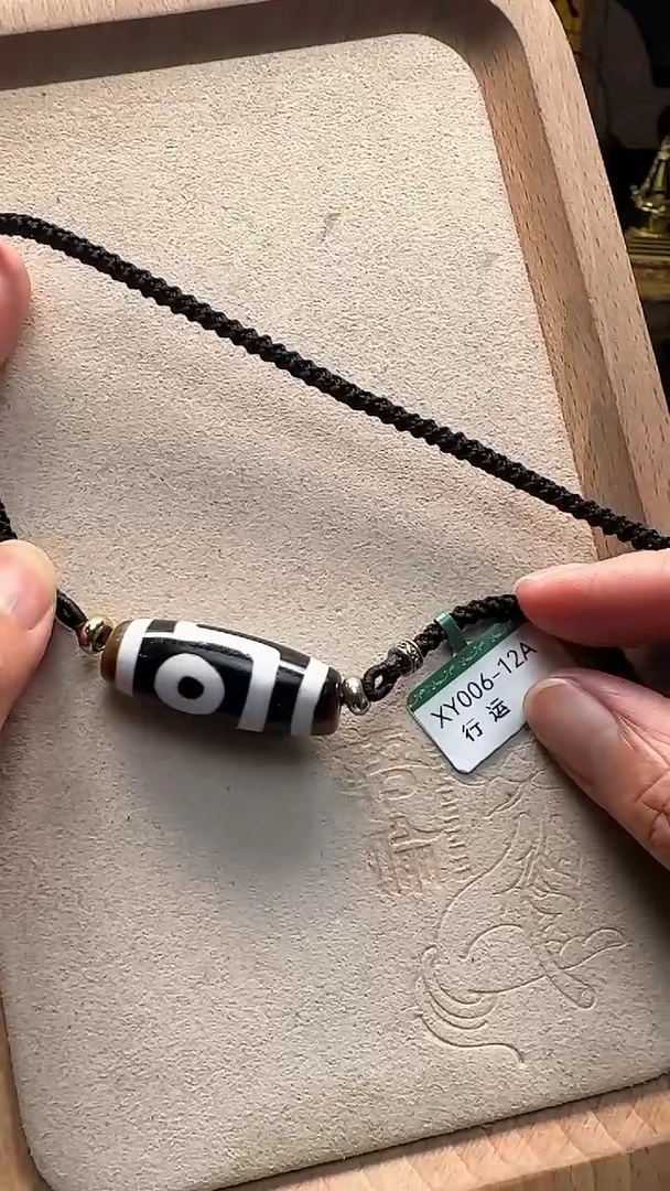 未镶嵌颈饰玛瑙/玉髓行运高油朱砂折线二眼单珠