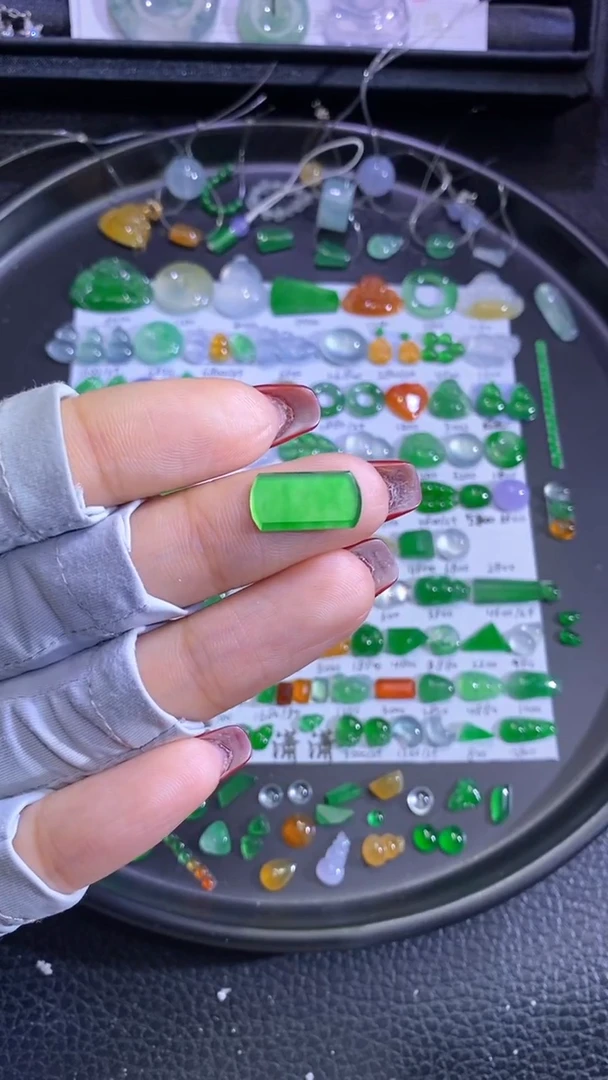 未镶嵌挂件翡翠牌