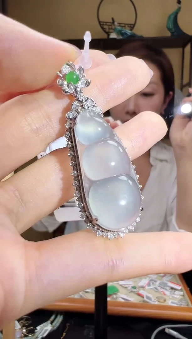 翡翠18K金镶嵌颈饰DFZ0421-17