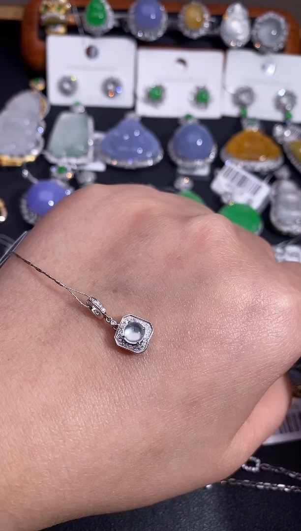 【闪购商品】翡翠颈饰18K金镶嵌吊坠