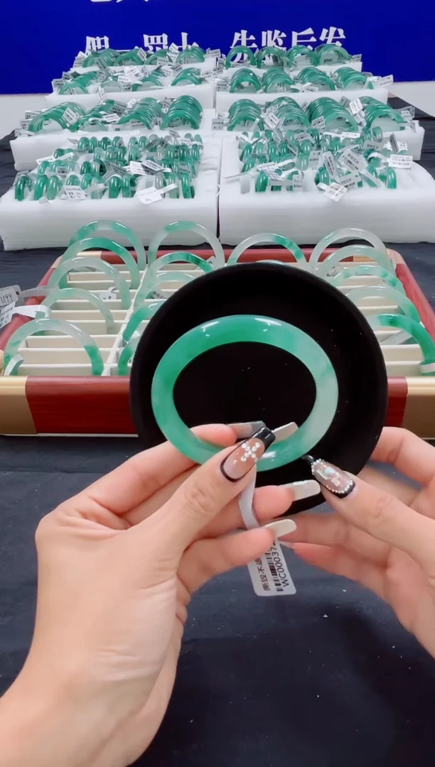 未镶嵌手镯石英质玉（非洲翠）圈口58