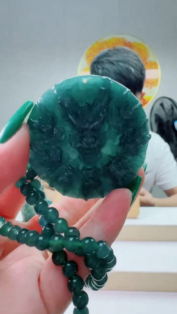 翡翠未镶嵌颈饰圆九龙多样性随机发其一