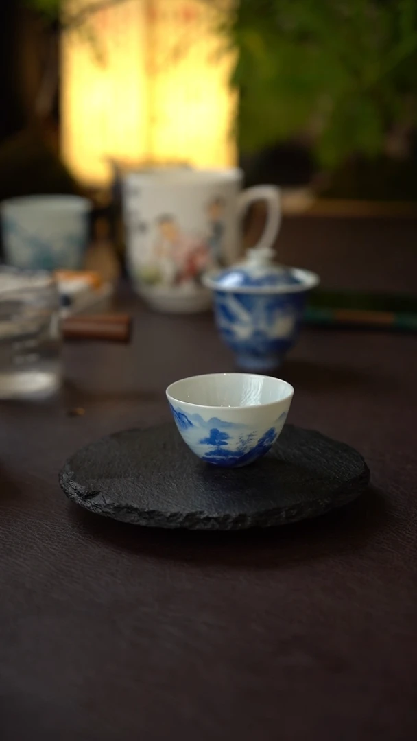 紫*?景德镇全手工手绘青花山水一口杯