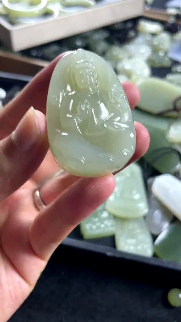 颈饰未镶嵌和田玉观音  带包容