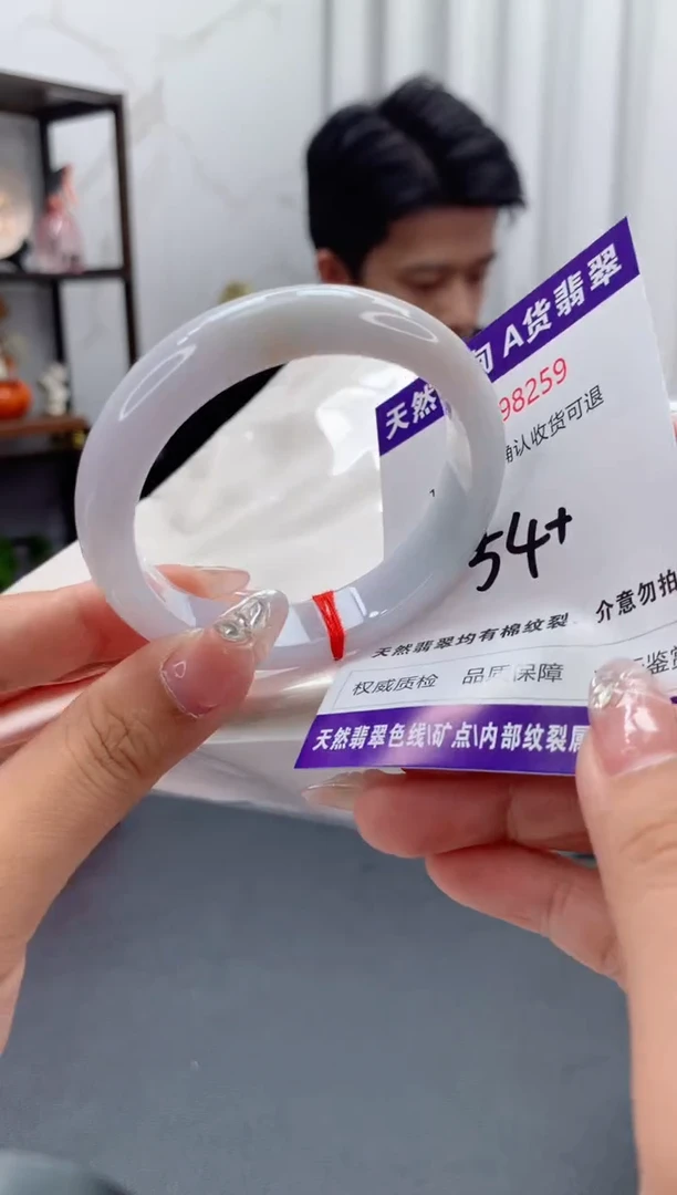 未镶嵌手镯翡翠有纹，完美者勿拍