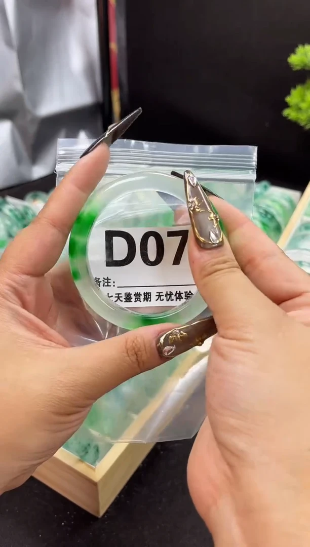 【闪购商品】石英岩玉手镯未镶嵌D07