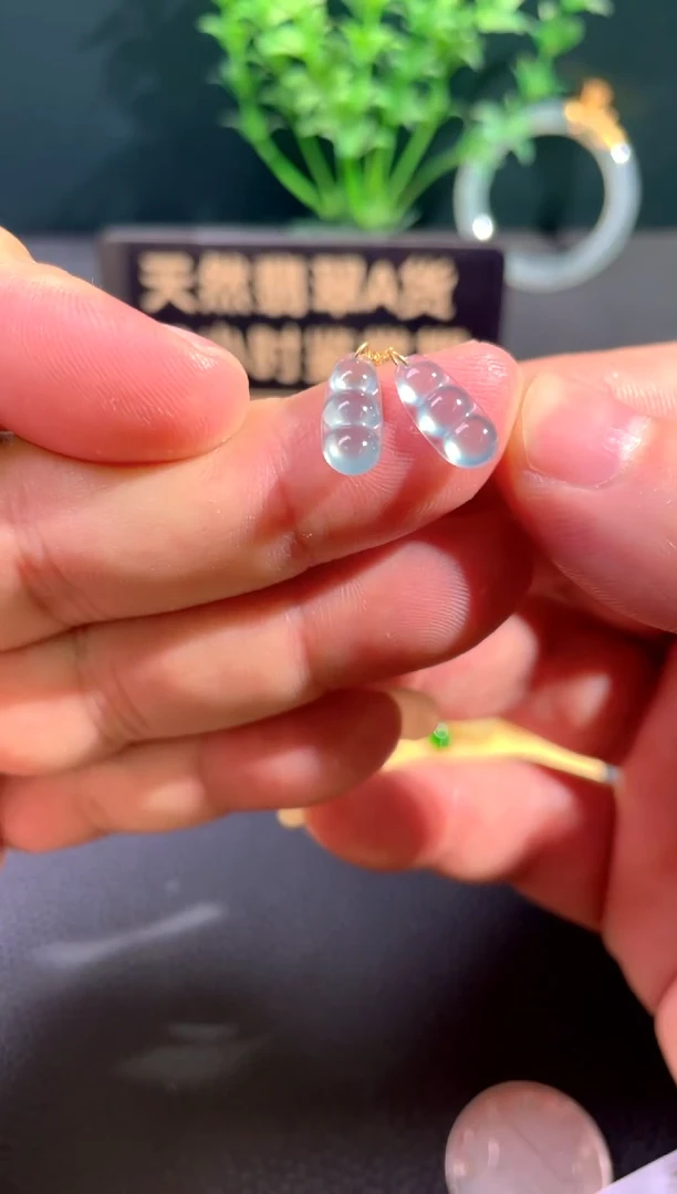 颈饰18K金镶嵌翡翠翡翠