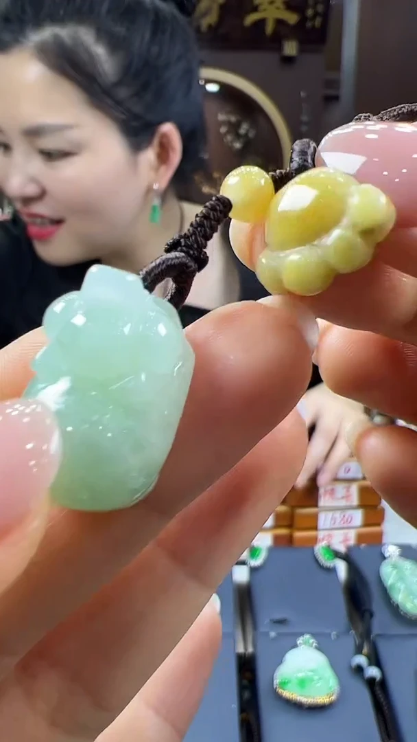 翡翠挂件未镶嵌包挂