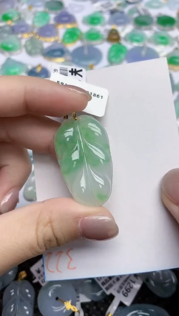 【闪购商品】翡翠挂件18K金镶嵌天然翡翠A货