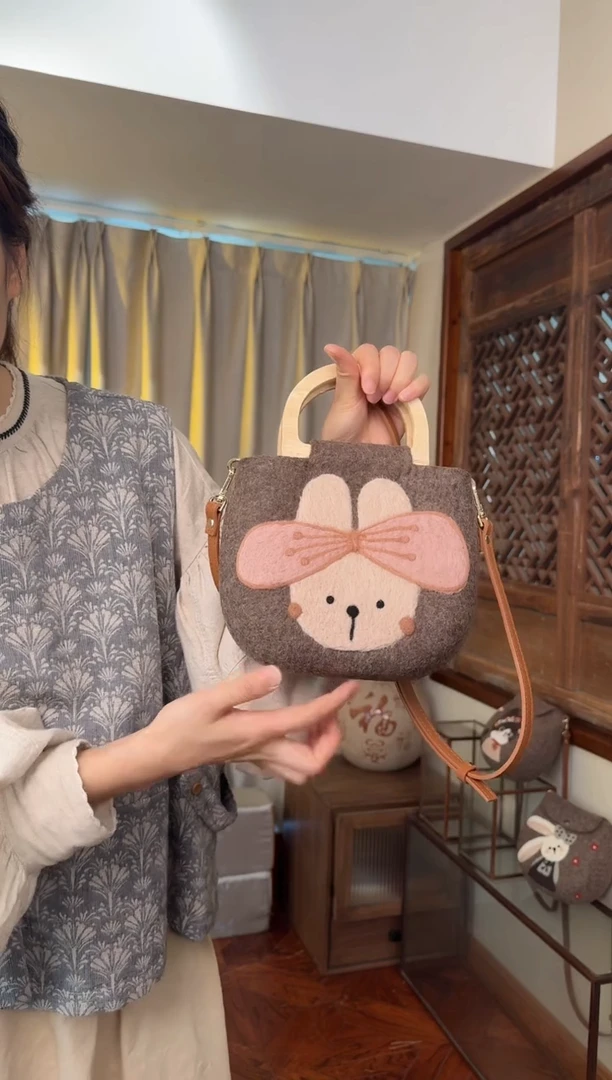 羊毛非遗纯手工包  D木小圆包蝴蝶结兔子