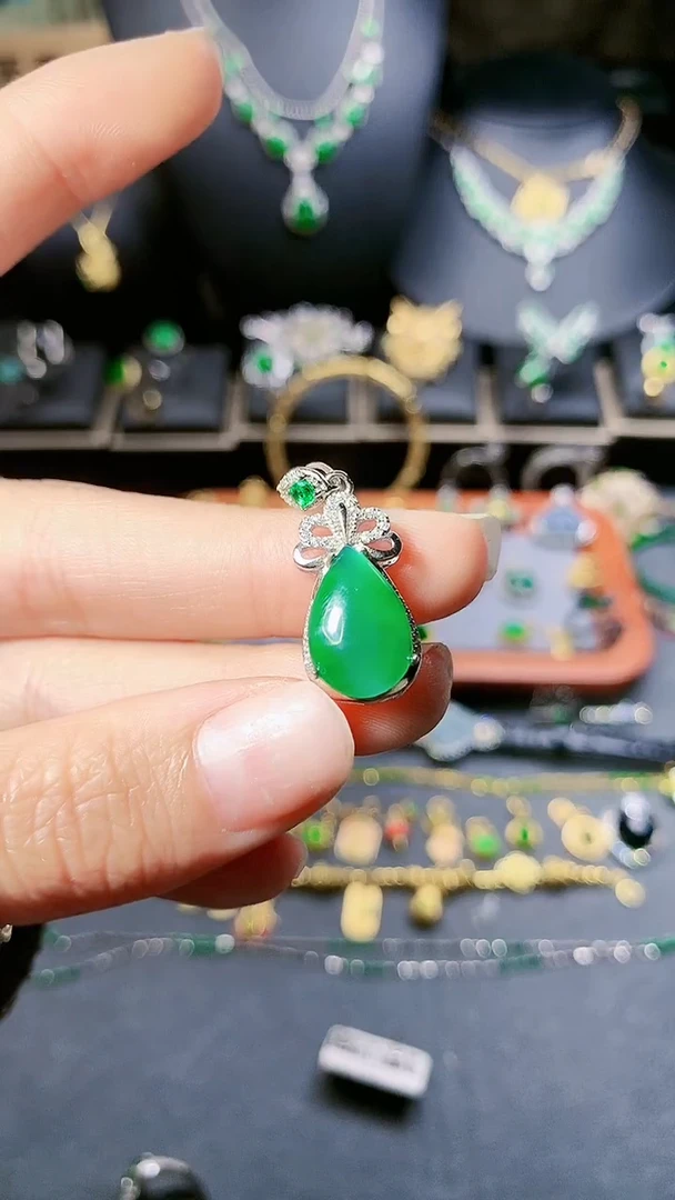 【闪购商品】翡翠吊坠(赠链)银S925镶嵌吊坠