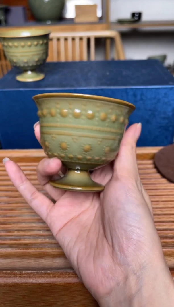 其他耀州窑橄榄绿高足杯  微瑕