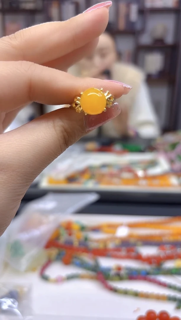 【闪购商品】蜜蜡戒指银S925镀金镶嵌J107