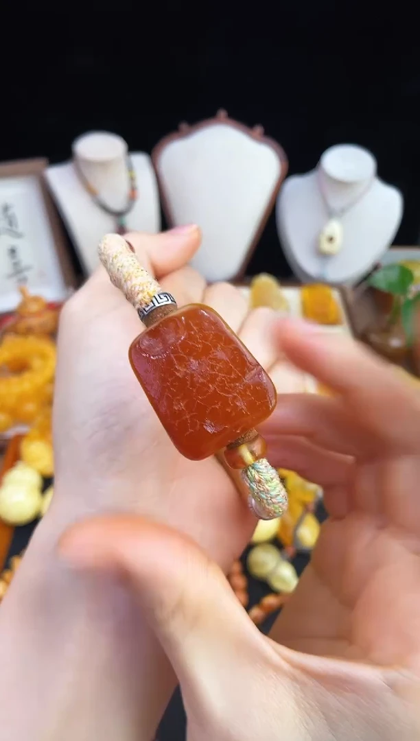 未镶嵌琥珀珠宝奇石柒月