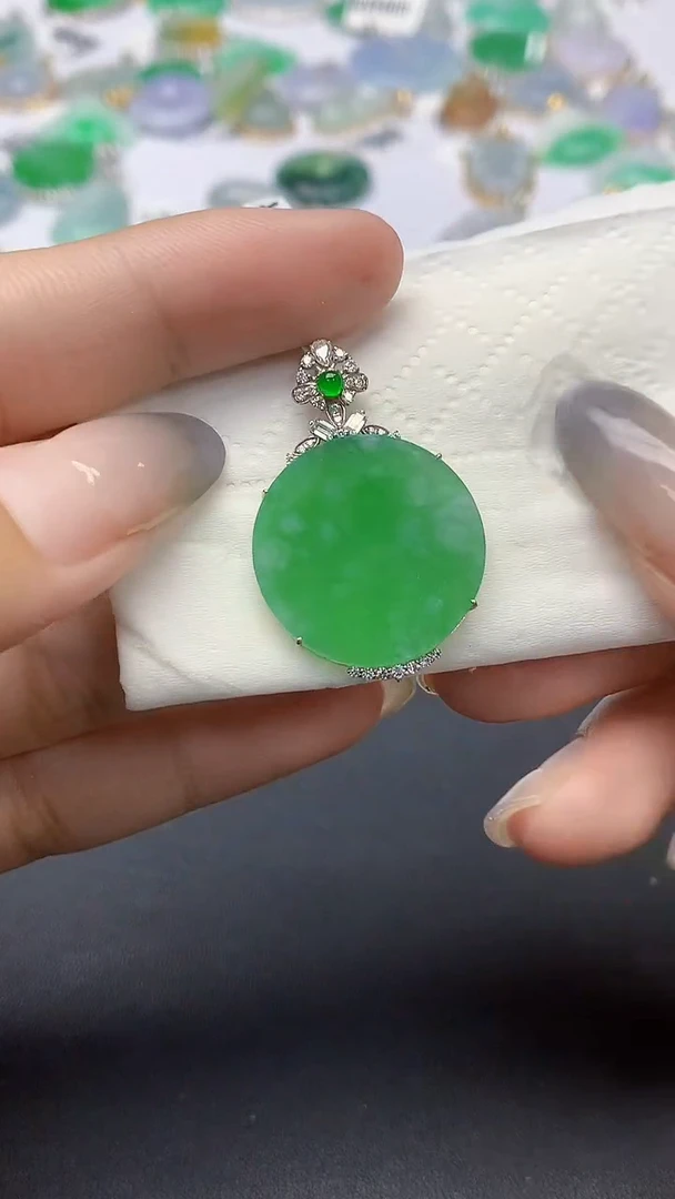 翡翠18K金镶嵌颈饰 天然缅甸a货翡翠