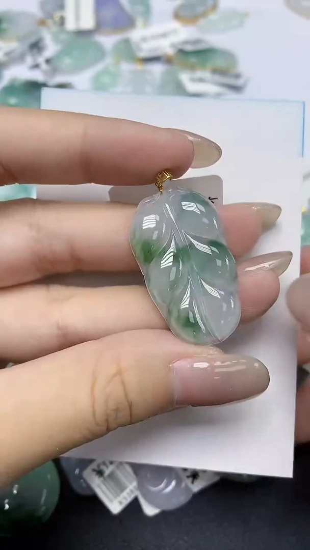 翡翠18K金镶嵌颈饰天然缅甸翡翠A货