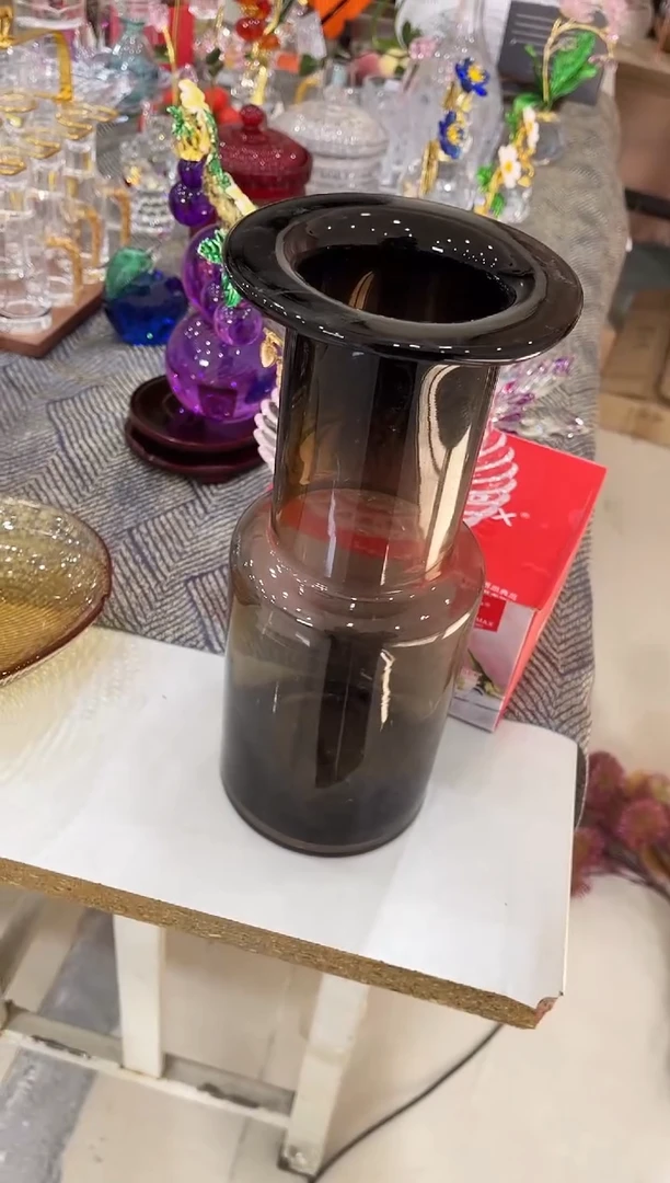 有机玻璃花瓶1个