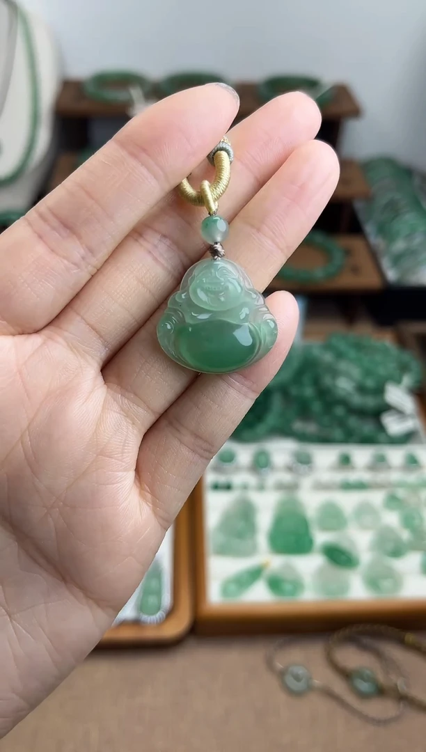 吊坠(赠链)未镶嵌石英质玉（非洲翠）佛公