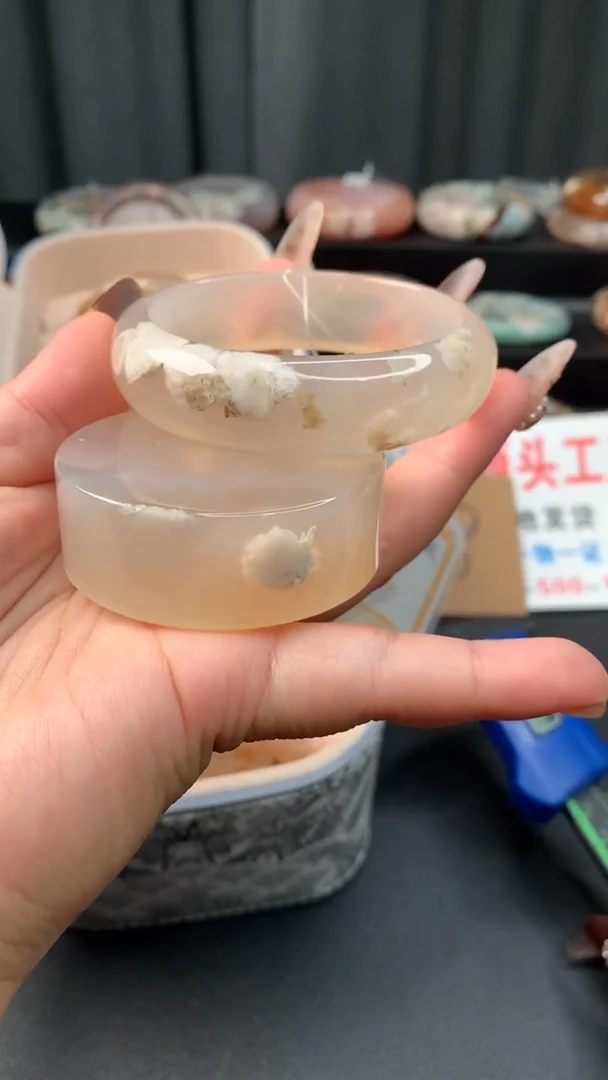 未镶嵌手镯石英质玉（55圈口）赠送镯心