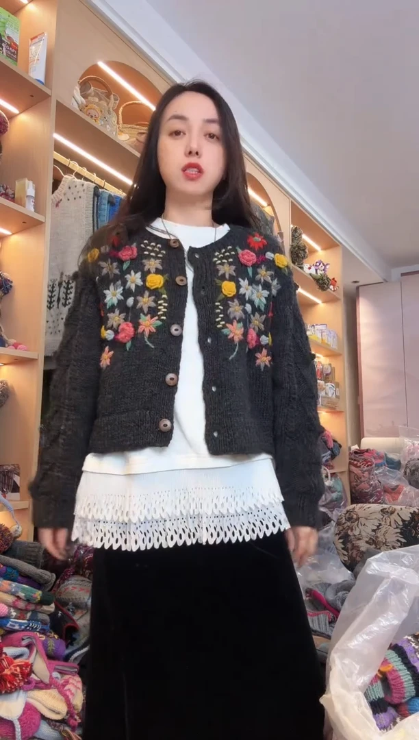 羊毛明星同款刺绣外套短版