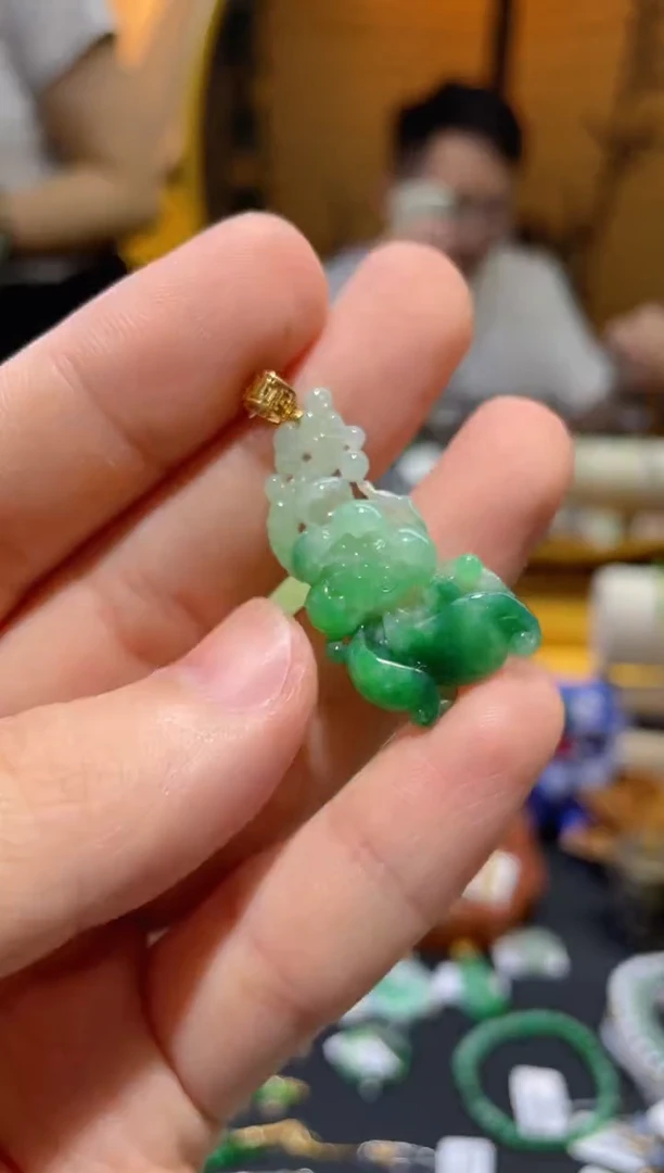 翡翠18K金镶嵌颈饰莲花